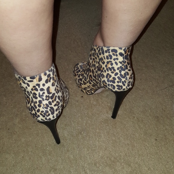 Ladies Leopard print stilettos - Picture 4 of 8